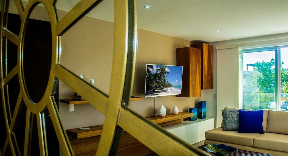 Del Viento Vaiven Penthouse 28 2 Bedroom Condo