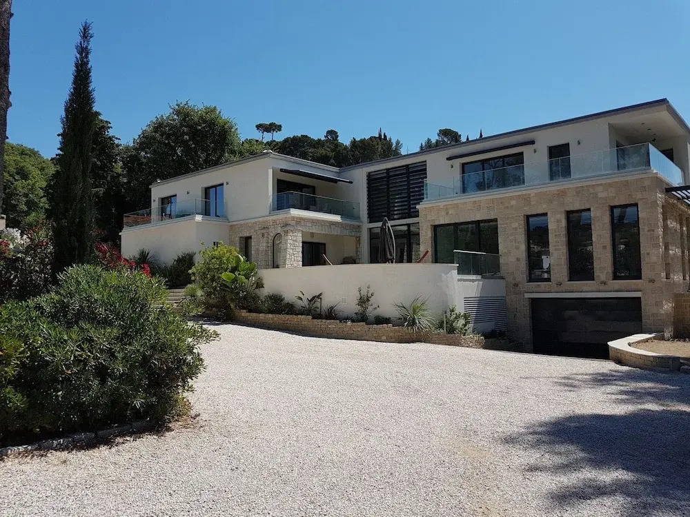 HPC Suites - Cassis Centre - Parking Securisé et Piscine Chauffée