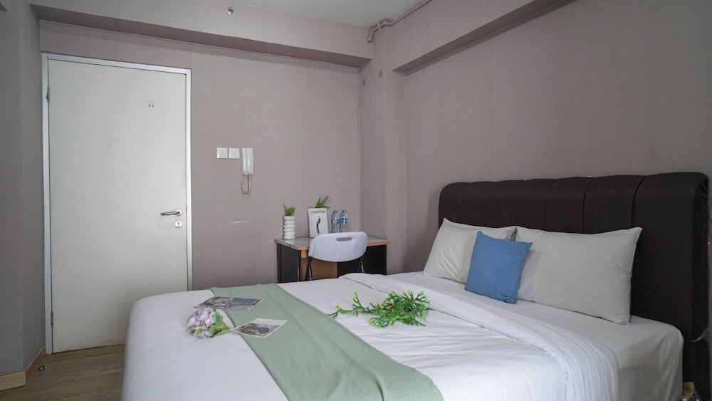 Delightful Studio At Apartment Green Bay Pluit