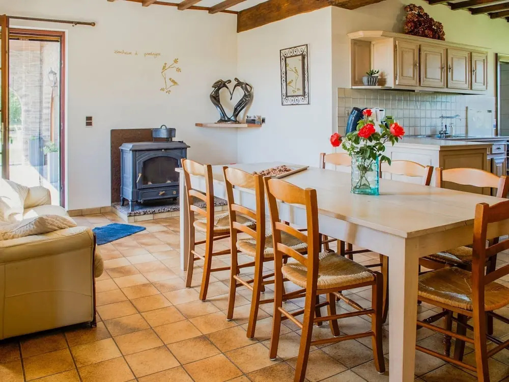 Villa in Bitvre With Garden