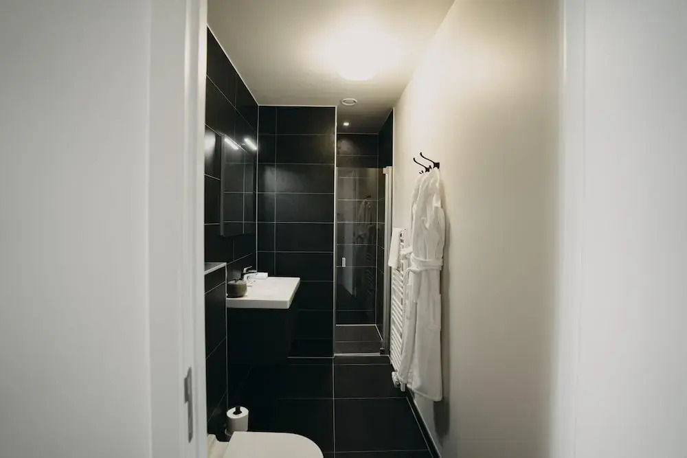 Huswell - The Tide - Stylish Sea View Apartment for 4 - Prime Location With Private Parking