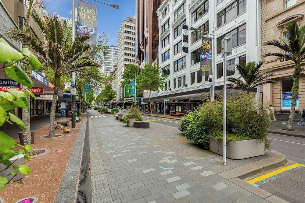 Downtown CBD Apt | Central Walkable | Zodiak Stays