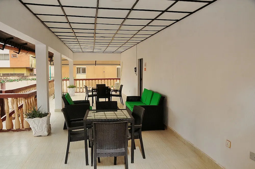 Jolie Suites