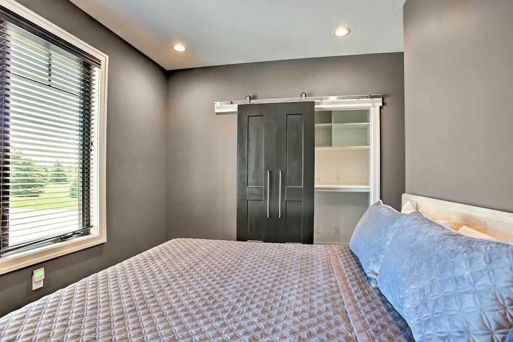 Sunroom + Hot Tub! Waterfront Silver Lake Home