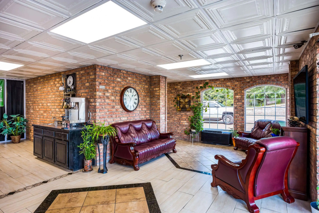 Rodeway Inn Branson, Brick House