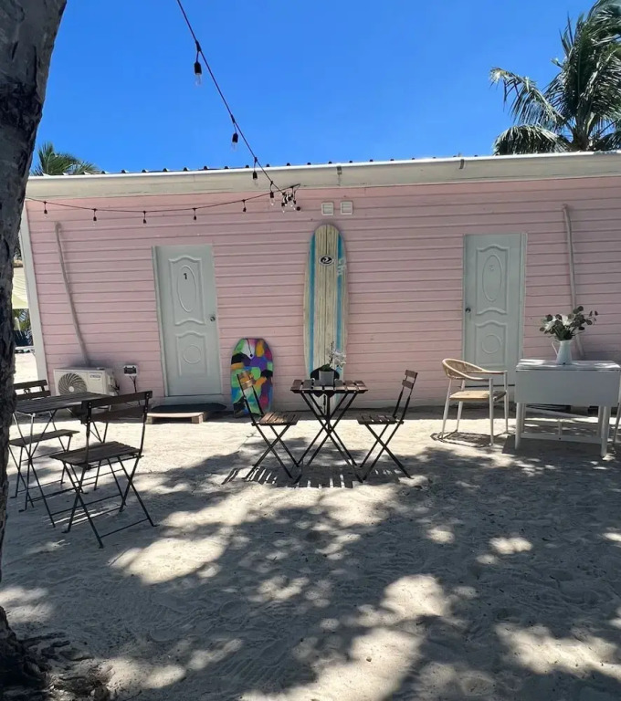 Casa rosada beach front