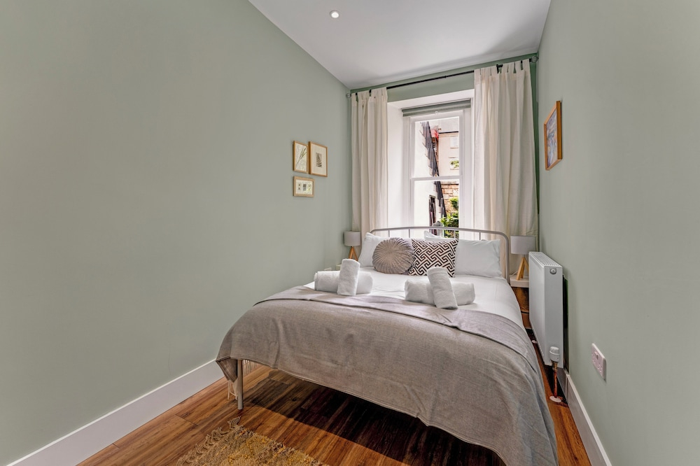 Stylish 2-Bed Villa Garden Central Edinburgh
