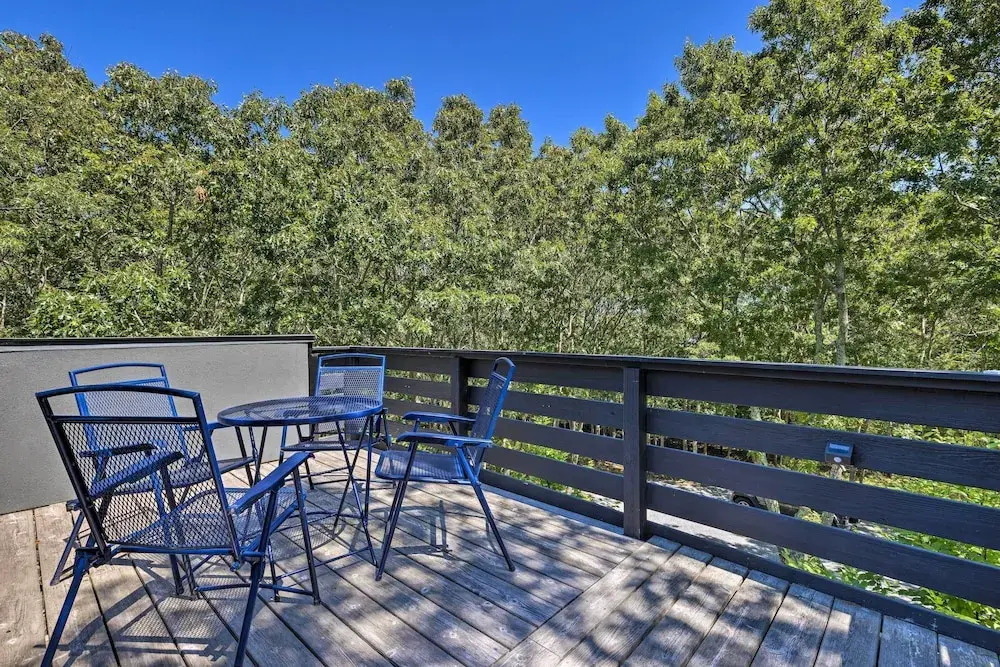 Unique Southampton Getaway w/ Rooftop Deck!