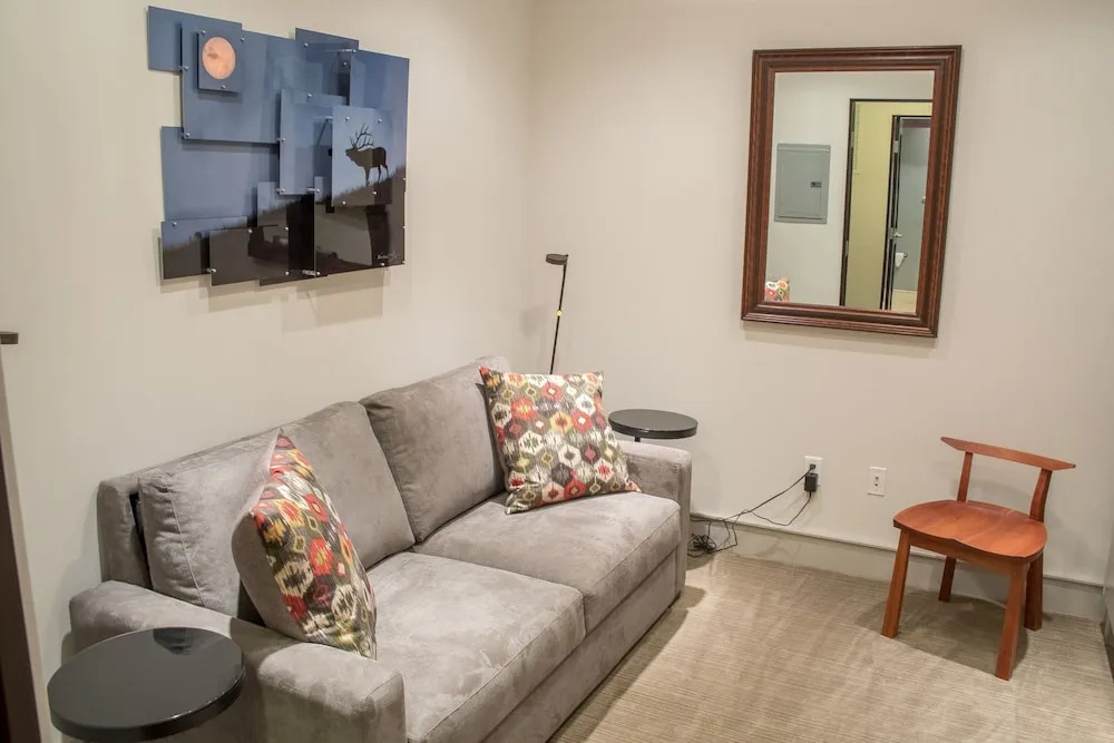 Evergreen Condominium #22 1 Bedroom 2 Bathrooms Condo