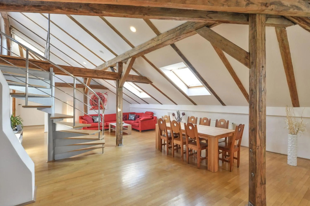 Charles Bridge Hostel & Apartments