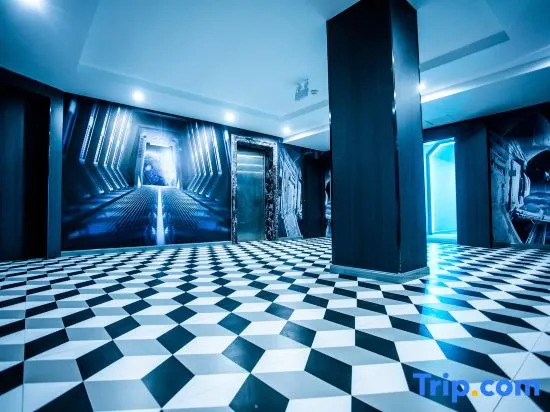 WE E-sports Hotel (Xinyang Railway Station)