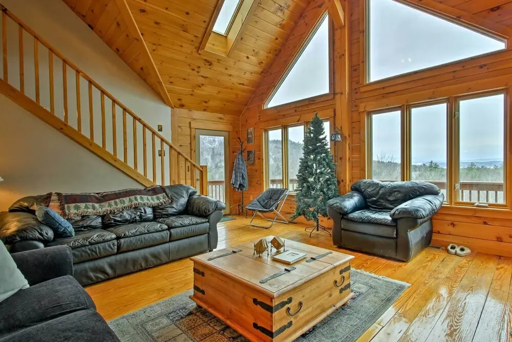 Spacious Gilford Retreat w/ Deck: 2 Mi to Skiing!