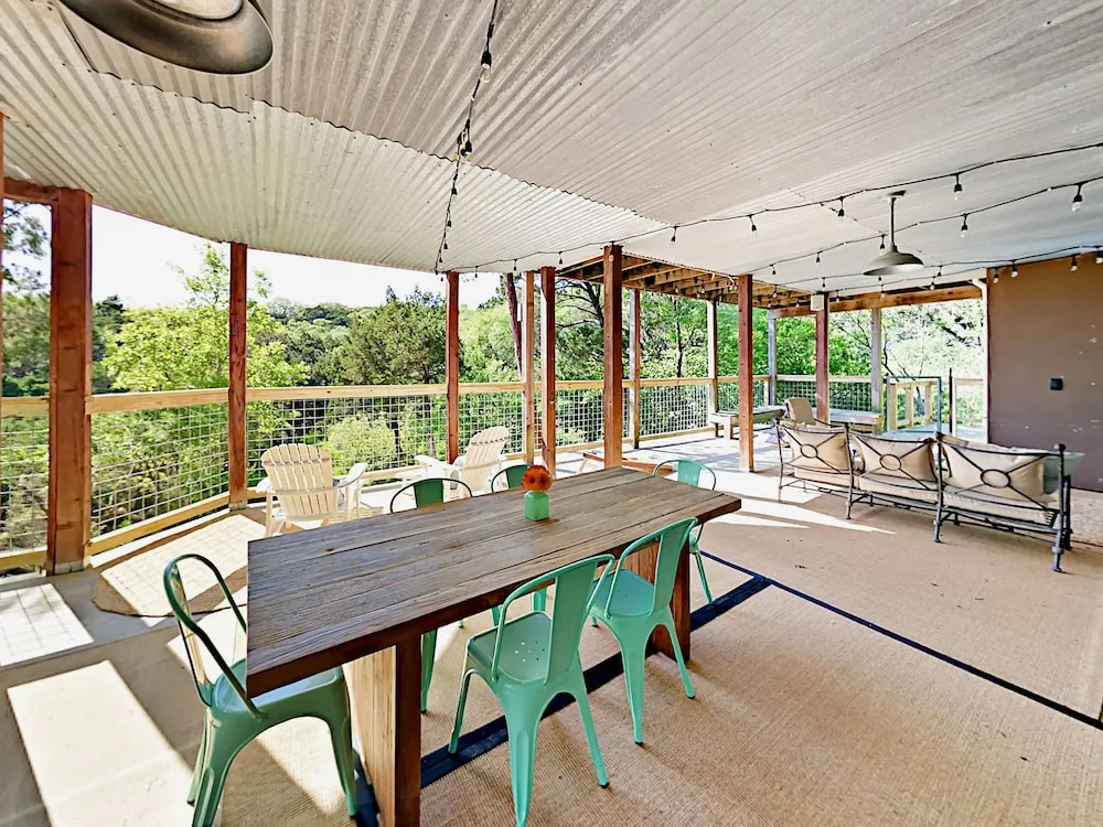 805 The High Road Home 4 Bedrooms 3.5 Bathrooms Home