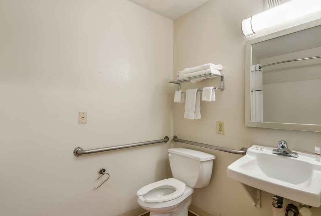 HomeTowne Studios by Red Roof Denver - Airport/Aurora