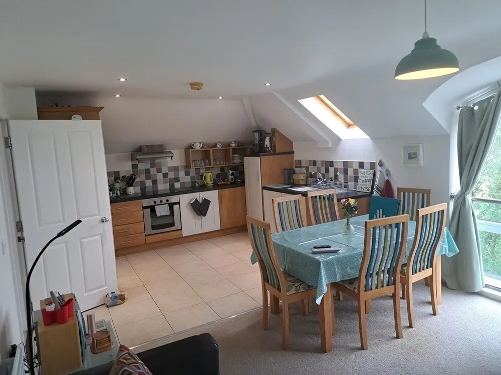 Shell Hill 3-bed Apt, Sleeps 6, 15 Mins to Beach