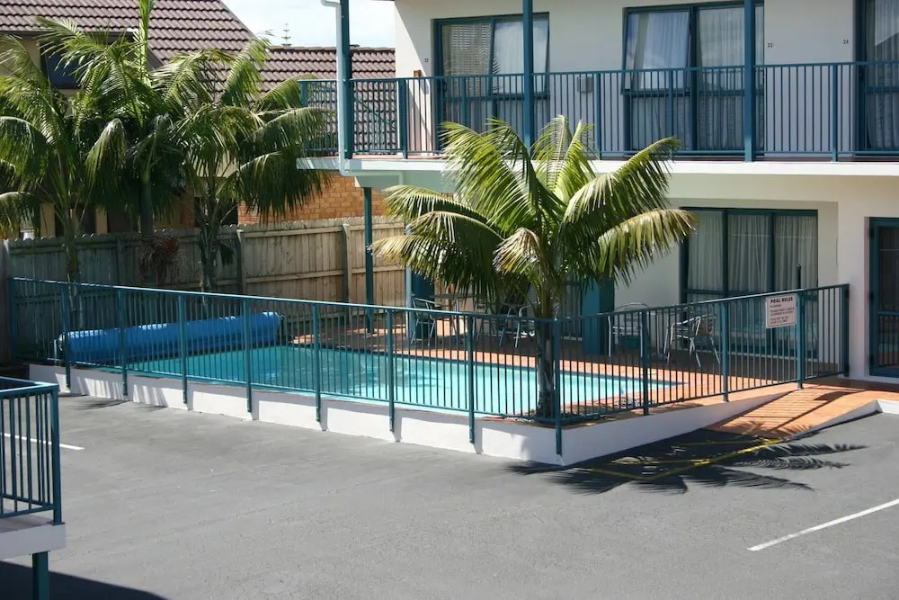 Academy at Botany Motor Inn