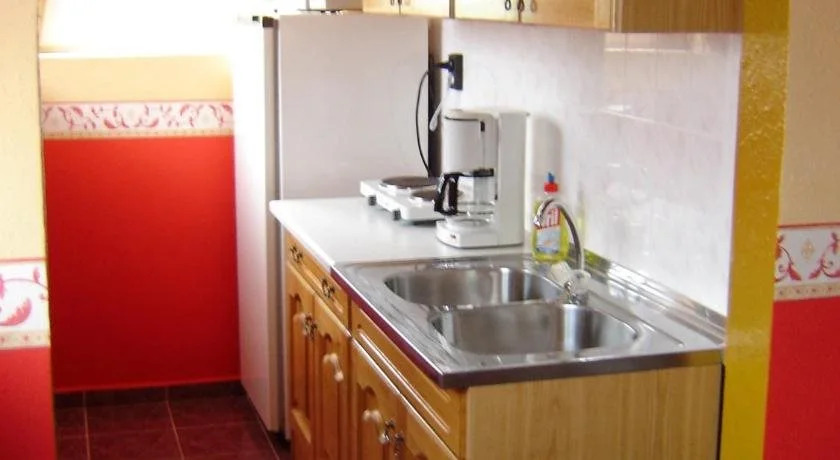 Henrietta Apartmanház