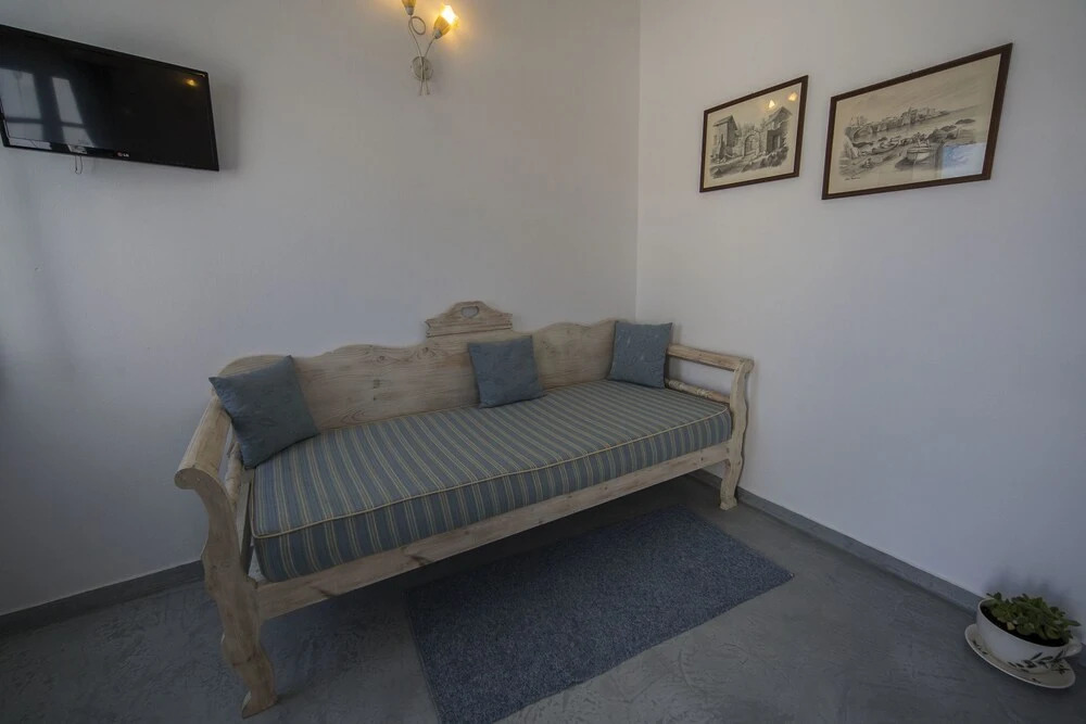 Ianthe Apartments & Villa