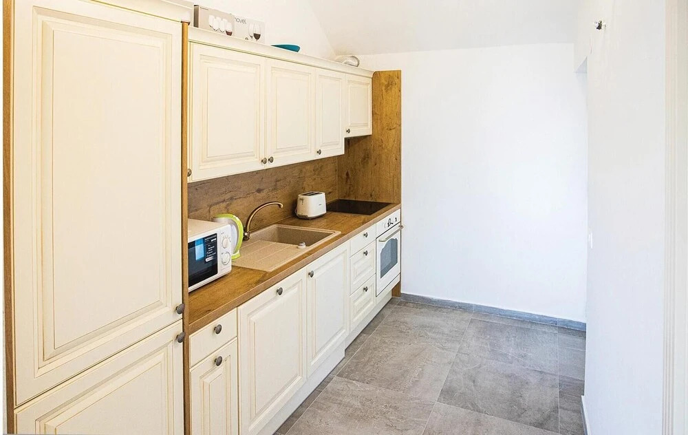 Amazing Home In Milna