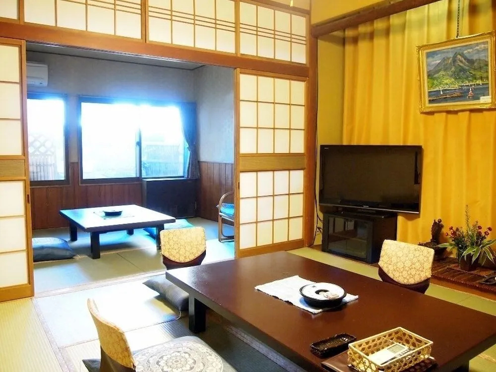 Chuo Hotel 中央ホテル