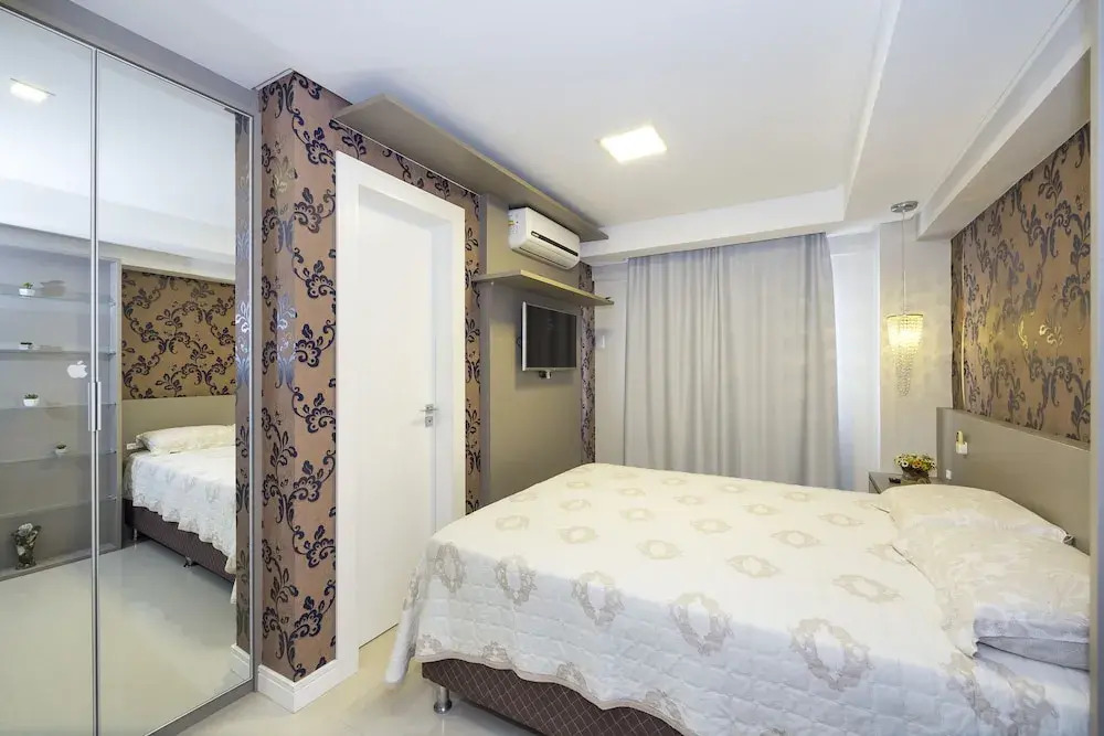 Aluguel Cobertura 3 Suítes com Piscina Bombas SC - 696