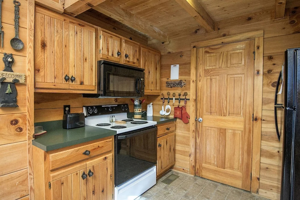Knotty Pine by Eagles Ridge Resort