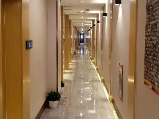 Super 8 Loft(Beijing Tiananmen Qianmen Metro Station Branch)