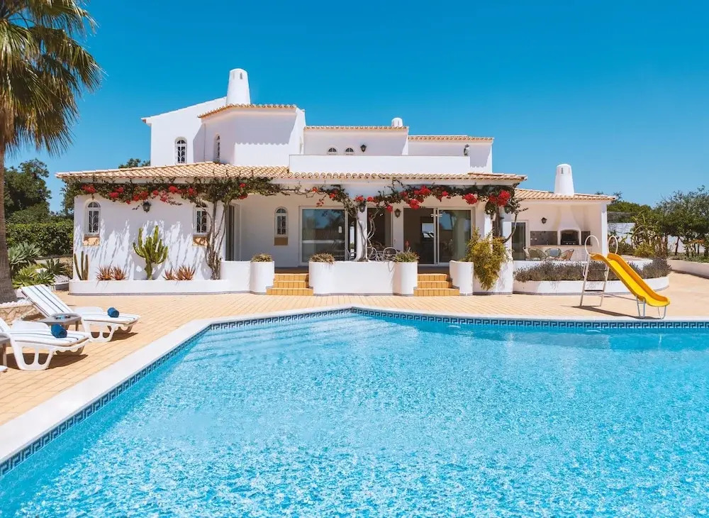 Villa Serena - com piscina aquecível e barbecue em Albufeira