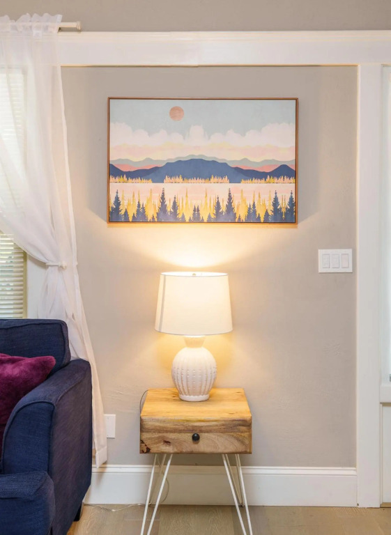 U-District elegant home with 4 FREE parking space, Good for family, EV or RV traveller