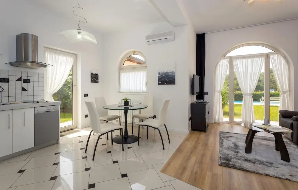 Amazing Home in Medulin With Wifi and 2 Bedrooms