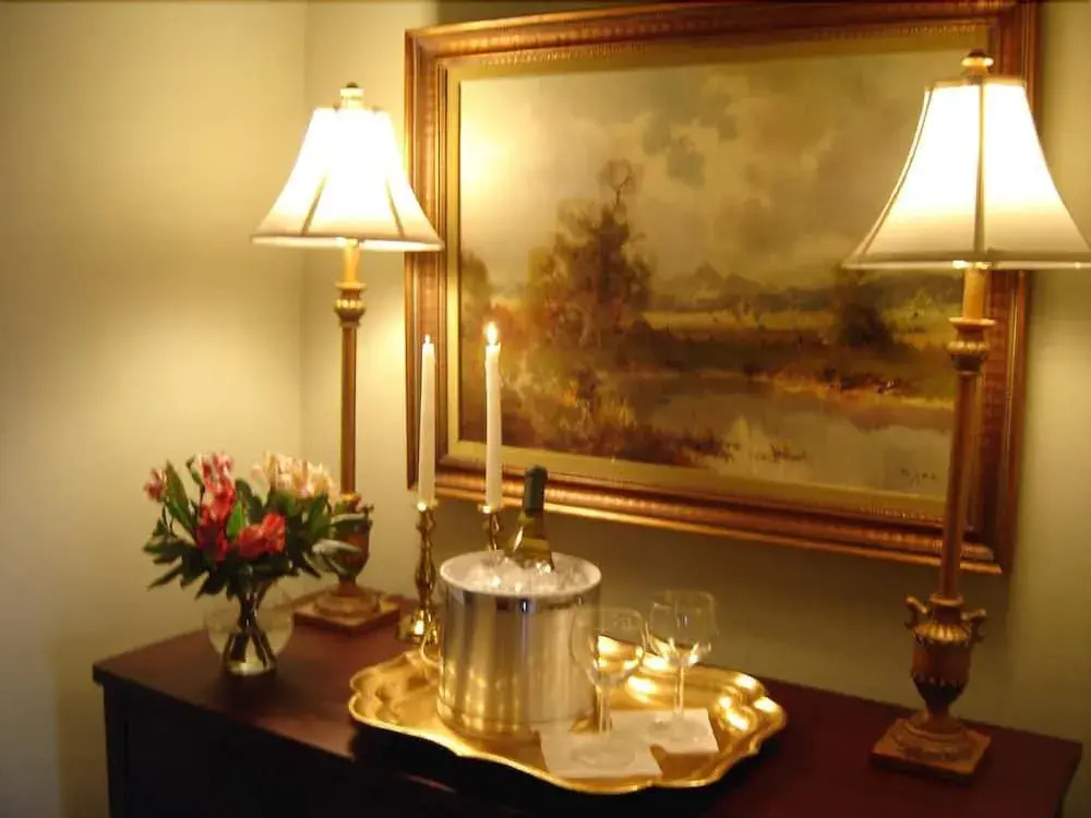 Carriage House Inn