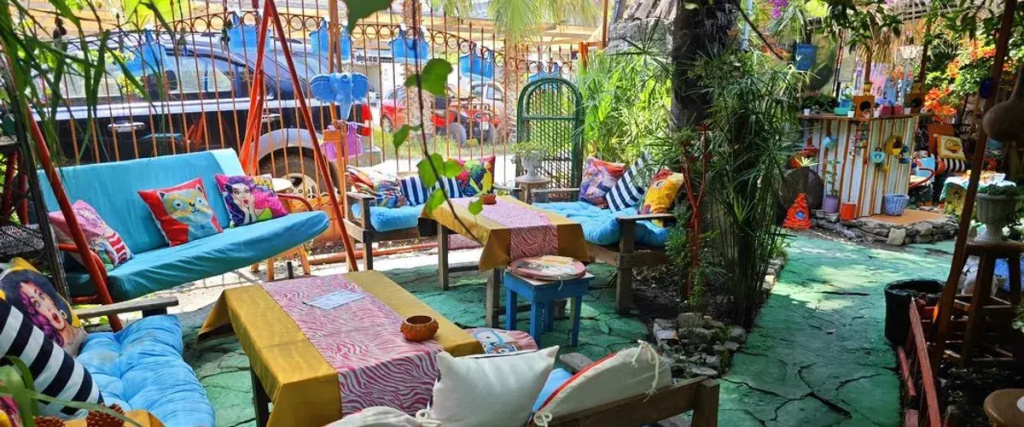 Side Tuana Garden Home