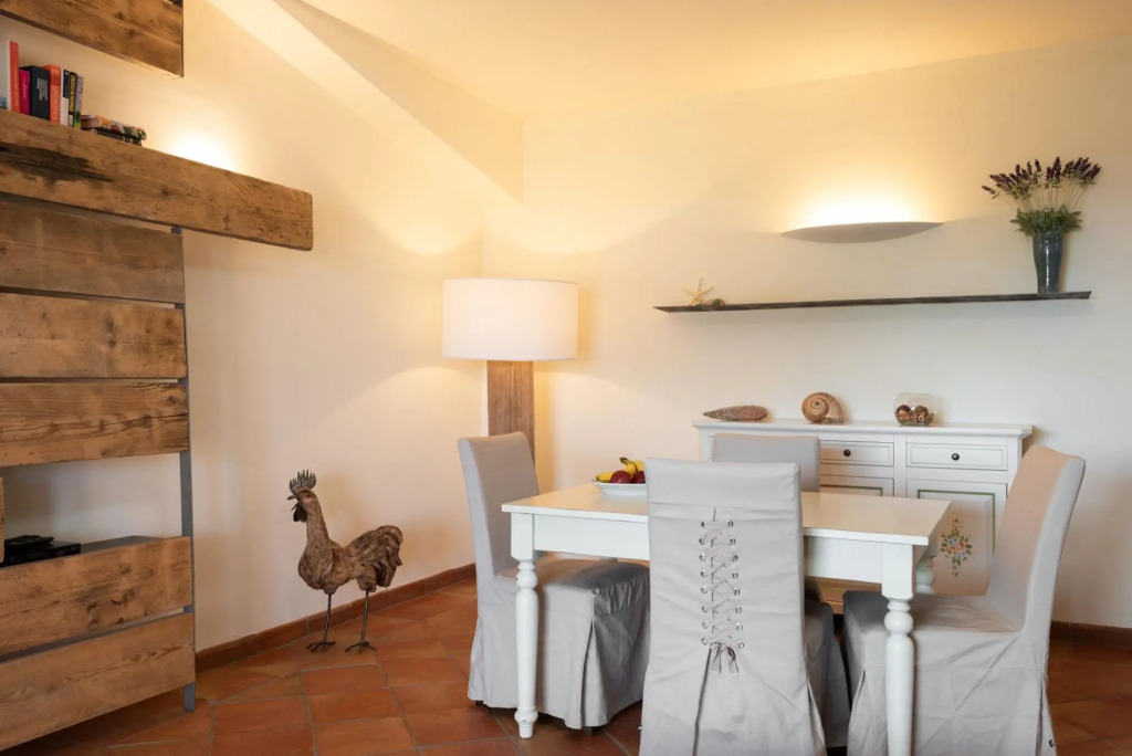 It is located on the ground floor and consists of a large room with a double bed, a bathroom with a-MOLARA 1_PT