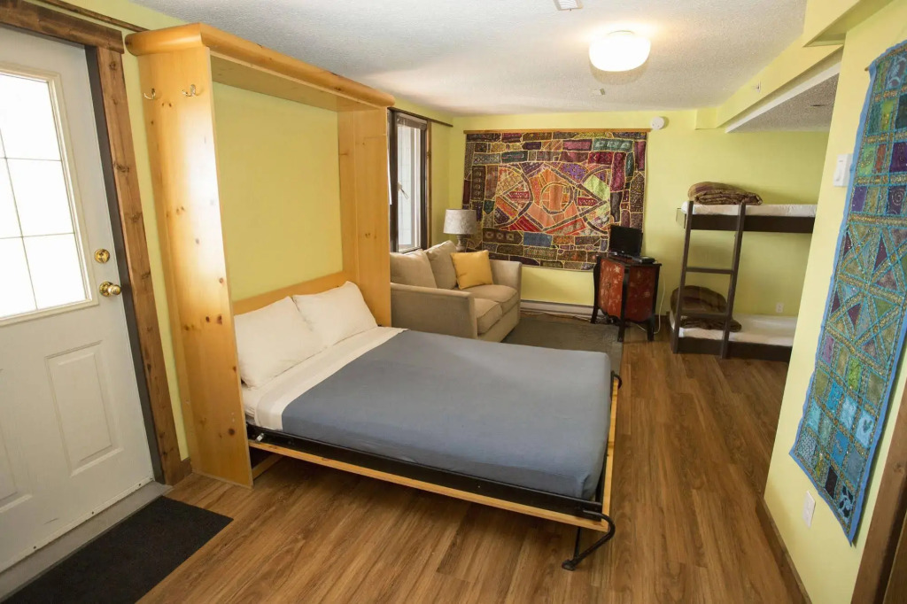 The Pinnacles Suites & Townhomes