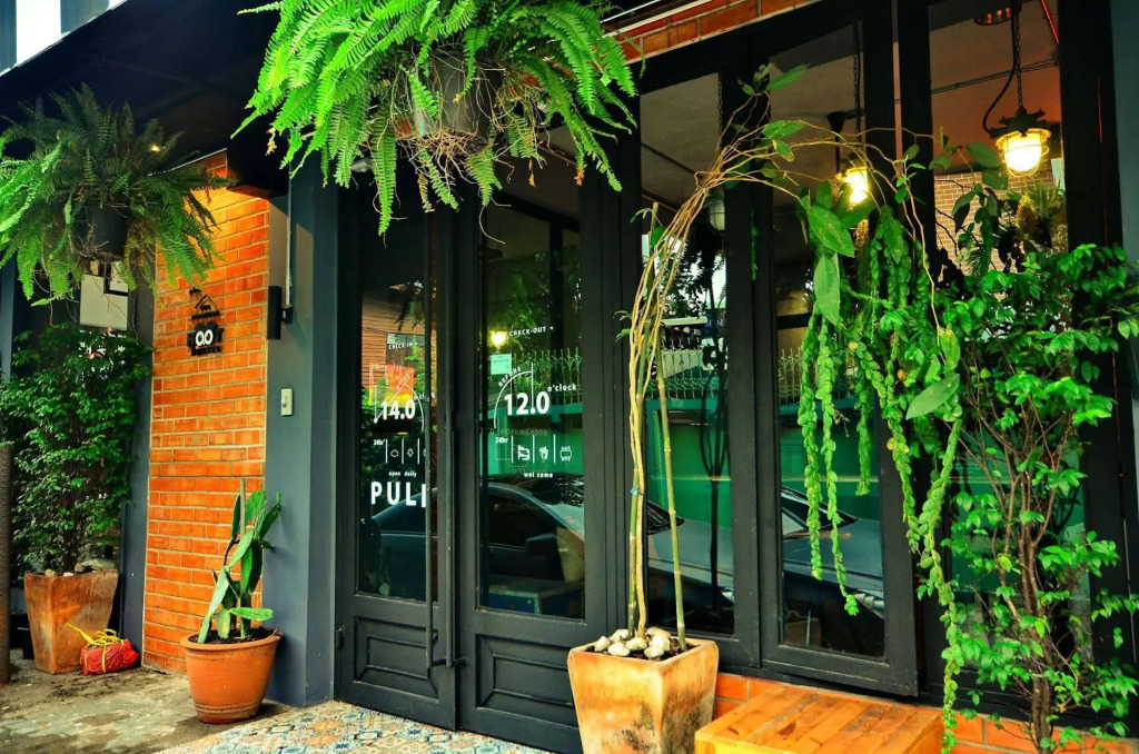 The neighbor hoot hostel & cafe