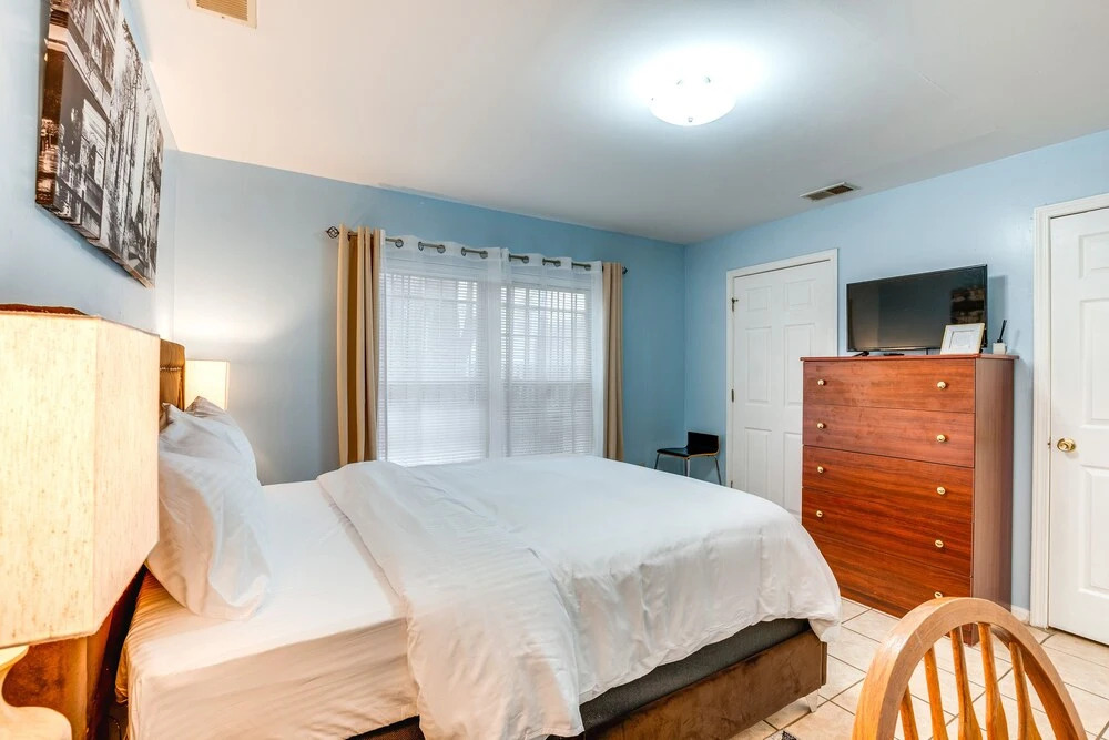 Cozy Newark Getaway 15 Mi to Manhattan