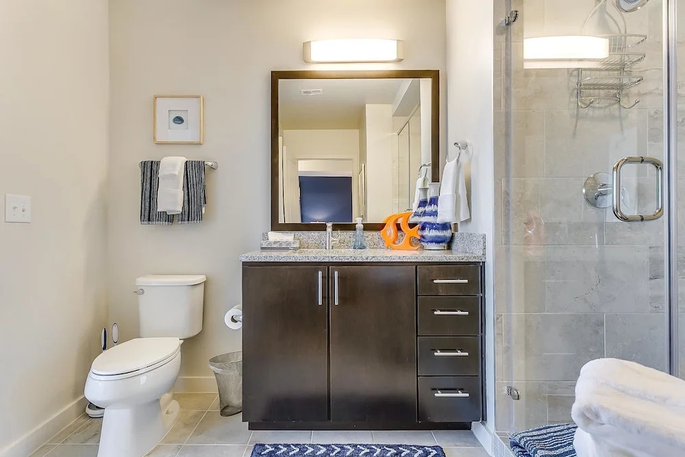 Plush 1BR w/ Pool + Gym in Victory Park
