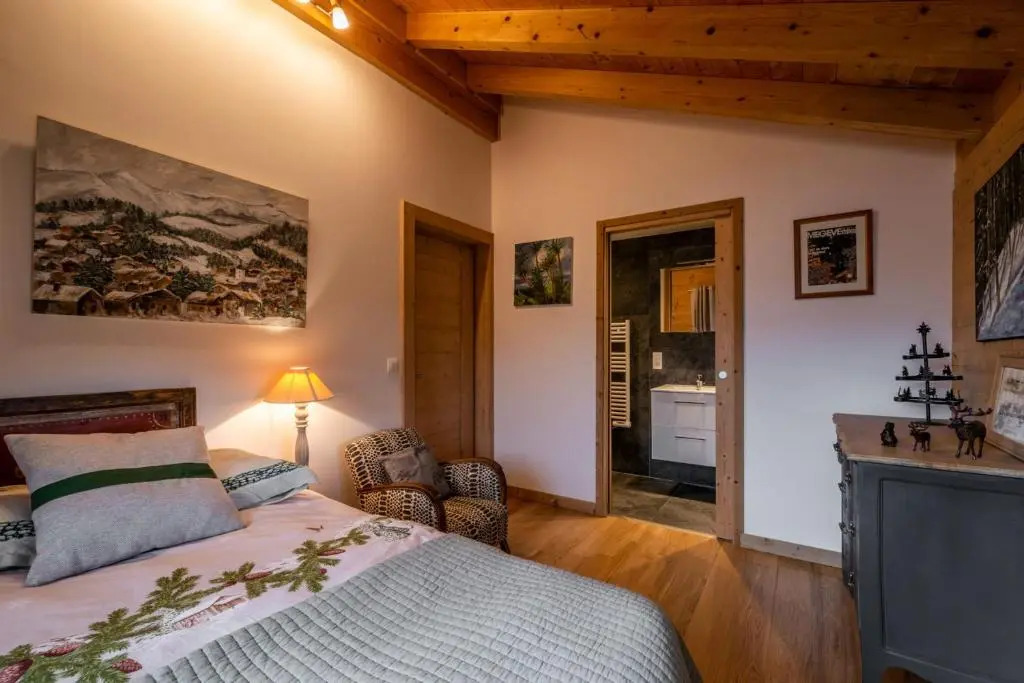Chalet 5 minutes walk from the center of Megève and Ski-in ski-out