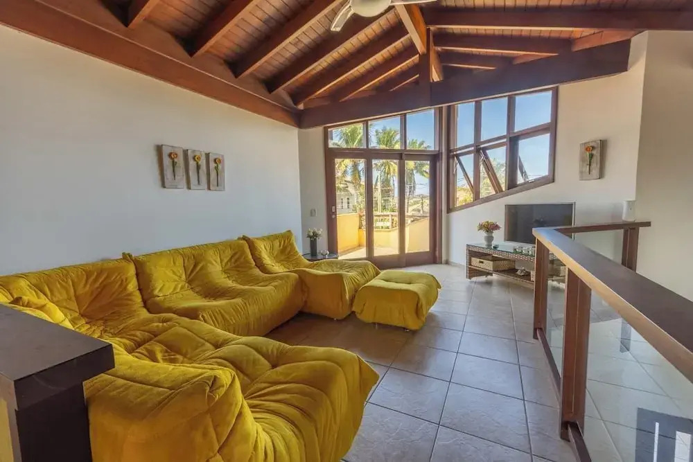 Casa com rea Gourmet e Quintal a 200 m da Praia