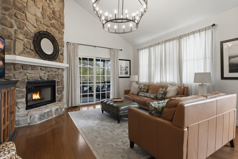 Old Kinderhook 2 Decks, Firepit, Kid & Pet Friendly Golf Retreat