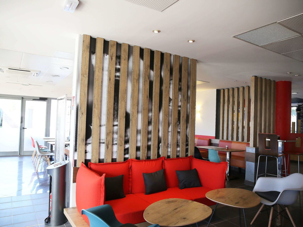 IBIS Cannes Mouans Sartoux Piscine parking gratuit