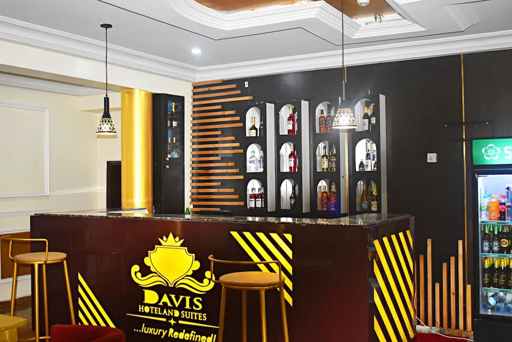 Davis Hotel & Suites