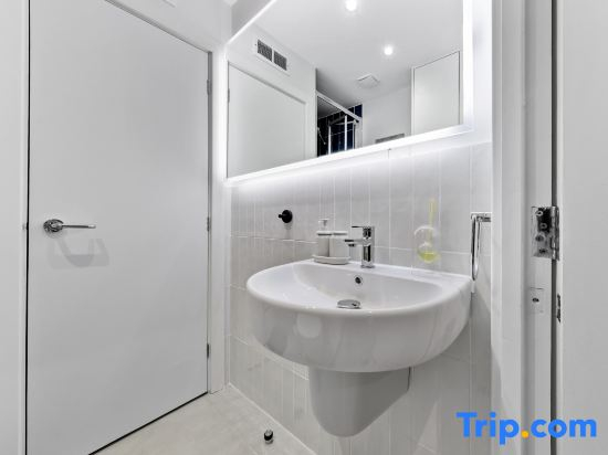 Tranquil 2B Japandi-Inspired Apt 2 min from St. Paul's