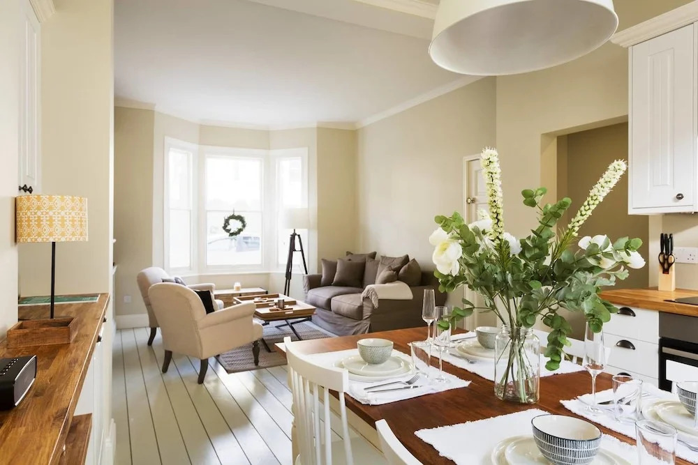 Bright 1BR Modern Home W/terrace in West London