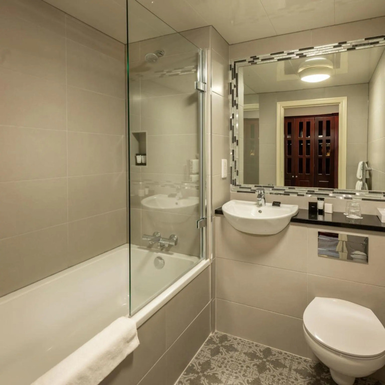 Treacys Oakwood Hotel, Shannon