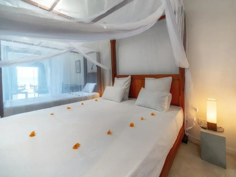 Blue Parrot Beach Villa with privat swimming pool