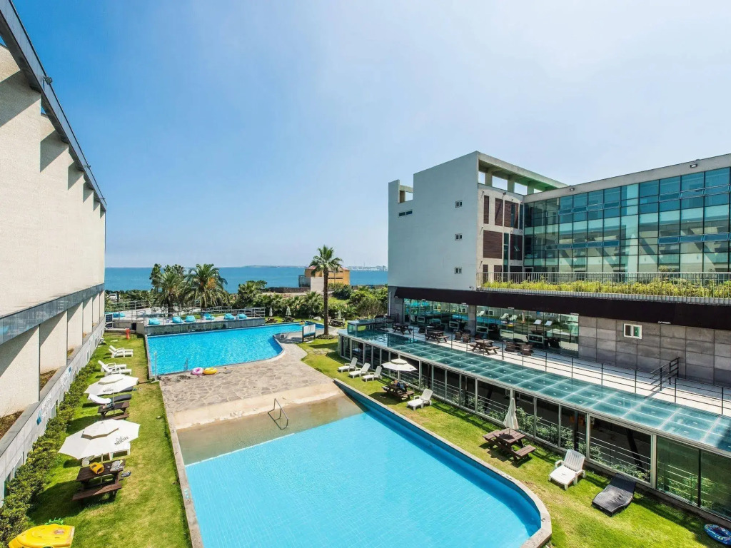 The Four Grace Resort