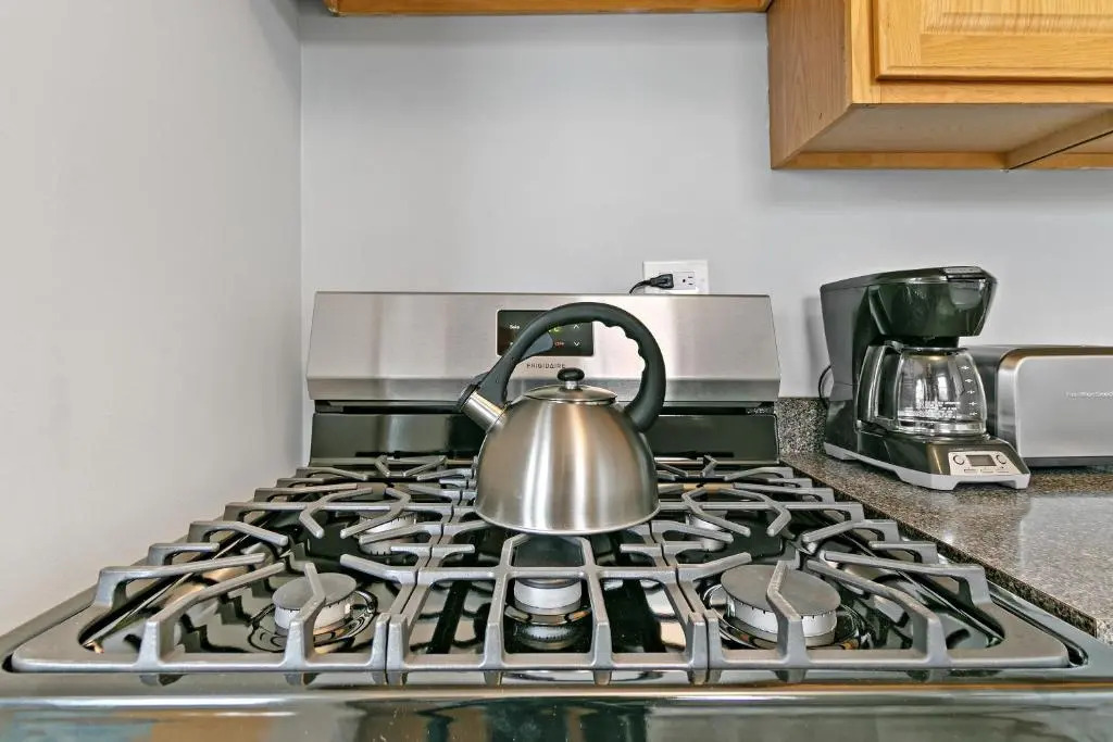 Bright Spacious Apt, Comfy King Bed, 5 Location