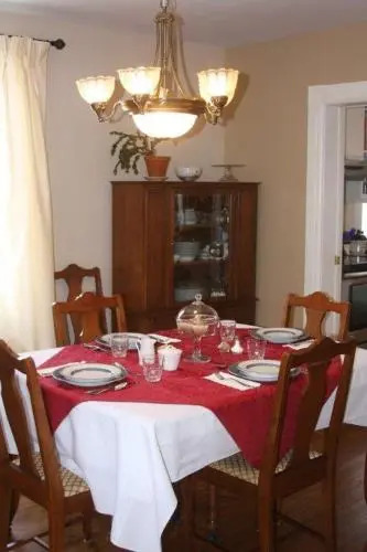 Grand Pine Bed & Breakfast