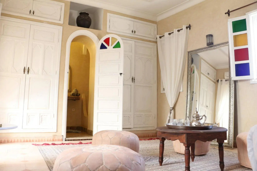 RIAD AWINATI Location Privatisée , Piscine a jets, Petit déjeuner et magnifique Rooftop avec vue a 360